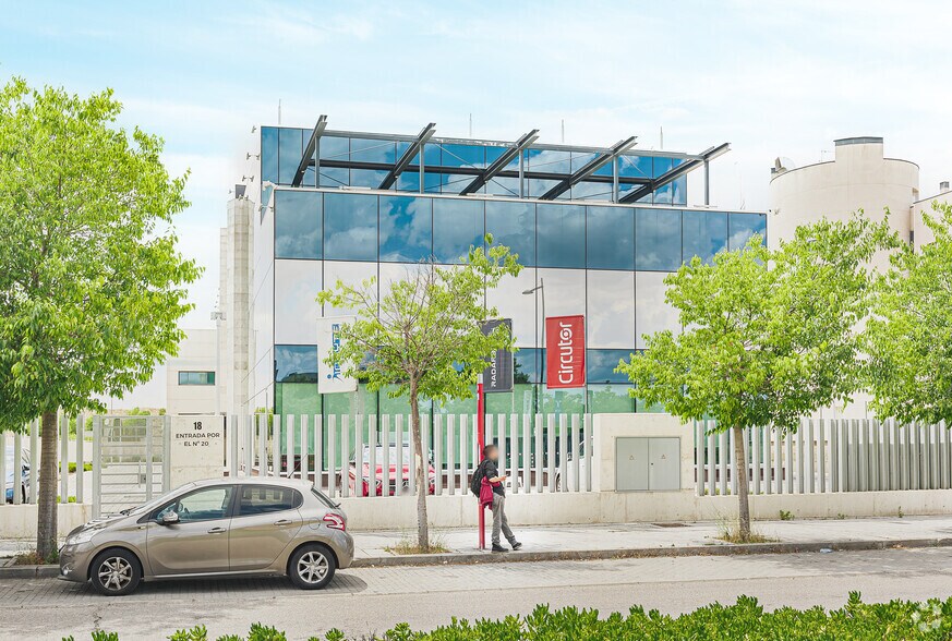 Calle de Miguel Faraday, 18, Getafe, Madrid à louer - Photo de l’immeuble – Image 3 sur 5