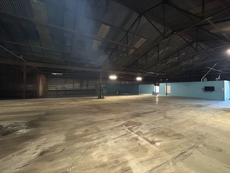 2476 Lawrence Ave, Atlanta, GA à vendre - Photo intérieure – Image 2 sur 5