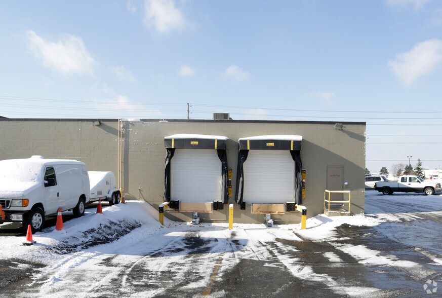210 Sheldon Dr, Cambridge, ON à louer - Photo de l’immeuble – Image 2 sur 9