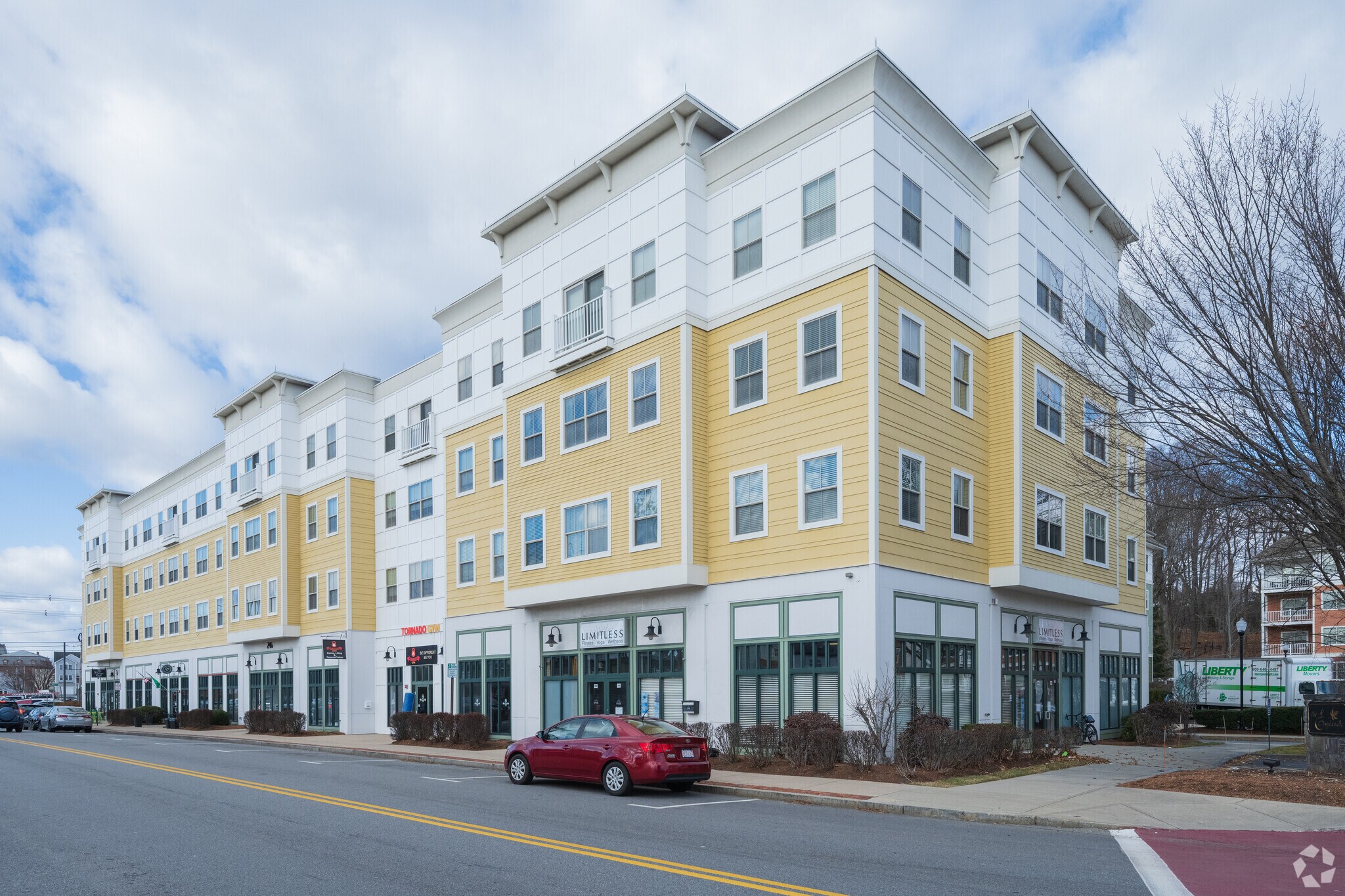 246 Main St, Hudson, MA à vendre Photo principale– Image 1 sur 14