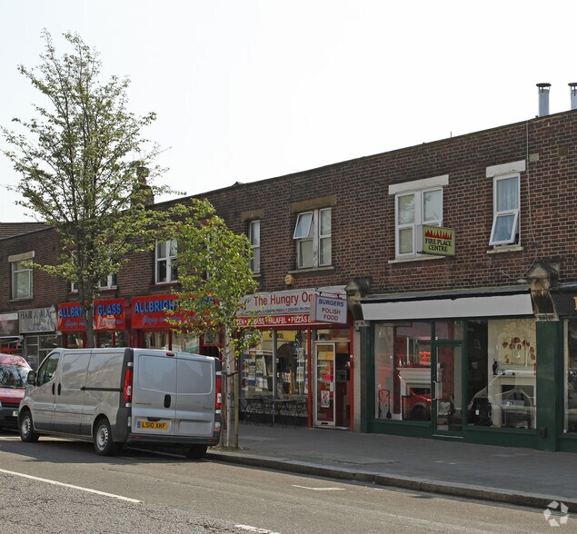 190 Northfield Ave, Londres à louer - Photo de l’immeuble – Image 2 sur 2