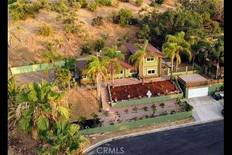 470 E Crescent Ave, Redlands, CA à vendre Aérien– Image 1 sur 38