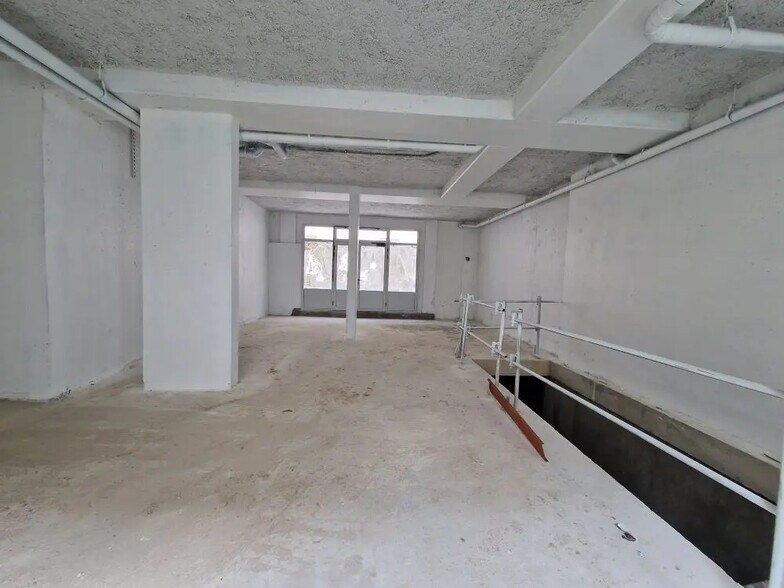 Local commercial dans Paris à vendre - Photo de l’immeuble – Image 1 sur 8
