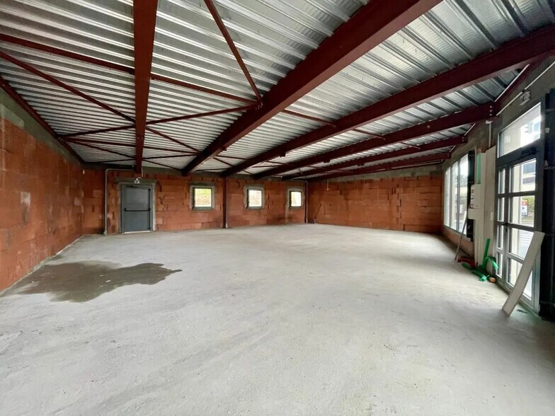Local commercial dans Évreux à vendre - Photo intérieure – Image 2 sur 9