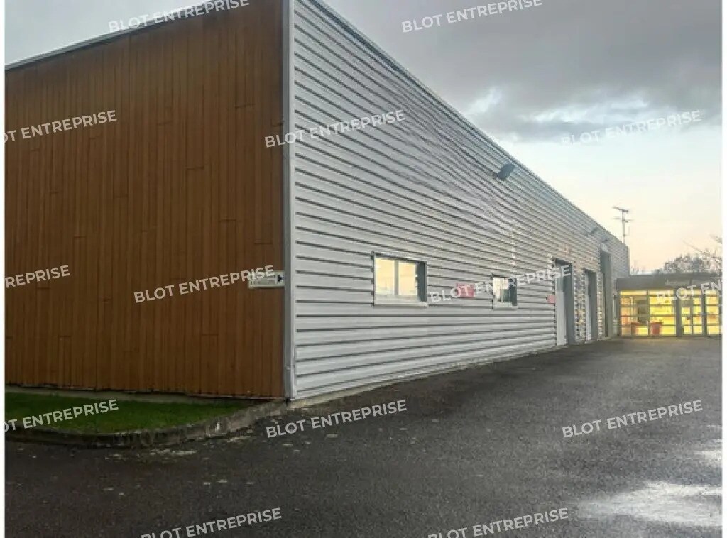 Local d'activités dans Domloup à vendre Photo de l’immeuble– Image 1 sur 8