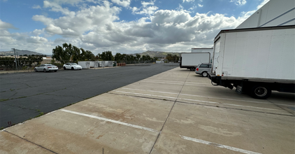 1241 Old Temescal Rd, Corona, CA à louer Photo de l’immeuble– Image 2 sur 3