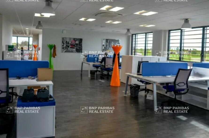 Local d'activités dans Bondoufle à vendre - Photo de l’immeuble – Image 3 sur 5