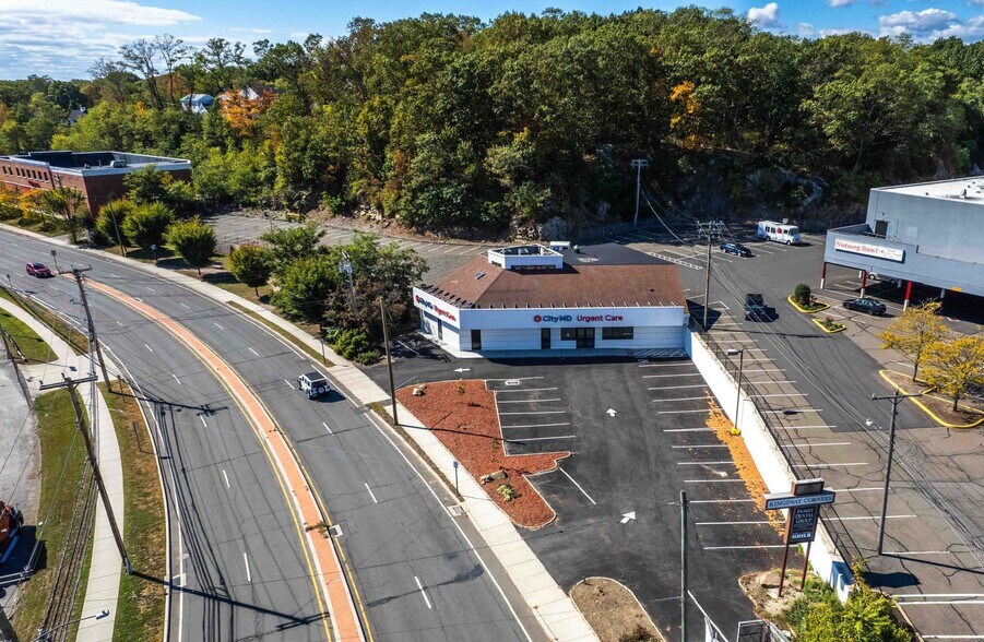320 Kings Hwy E, Fairfield, CT à vendre - Photo de l’immeuble – Image 3 sur 3