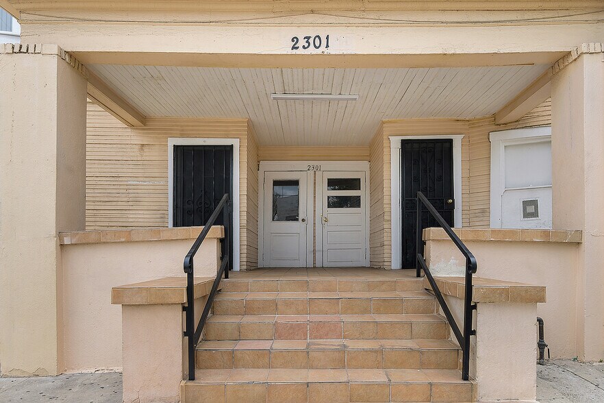 2301 Pasadena Ave, Los Angeles, CA à vendre - Photo de l’immeuble – Image 2 sur 15