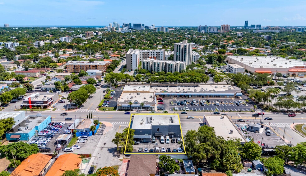 2953-2955 SW 8th St, Miami, FL à louer - Photo de l’immeuble – Image 2 sur 8