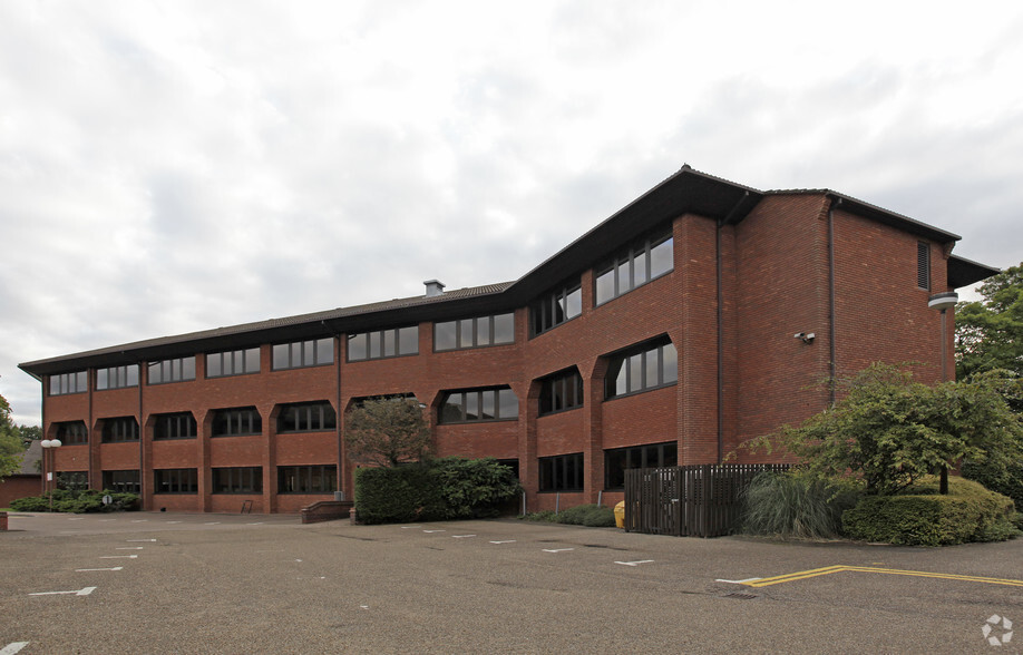 The Drive, Great Warley à louer - Photo de l’immeuble – Image 1 sur 9