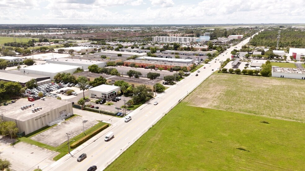 12432-12454 SW 128th St, Miami, FL à vendre - Photo de l’immeuble – Image 3 sur 13