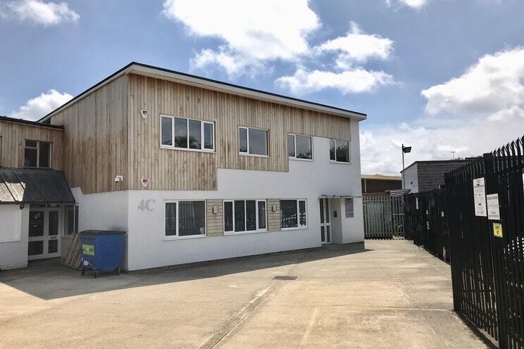 4C Vulcan Clos, Sandhurst à louer - Photo principale – Image 1 sur 1