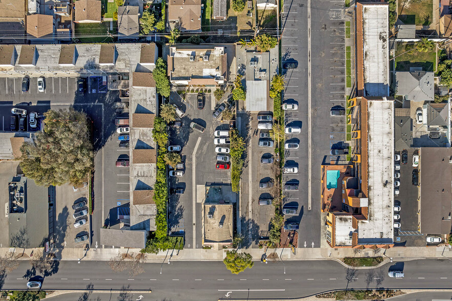 5633 Lincoln Ave, Cypress, CA à louer - Photo de l’immeuble – Image 3 sur 9