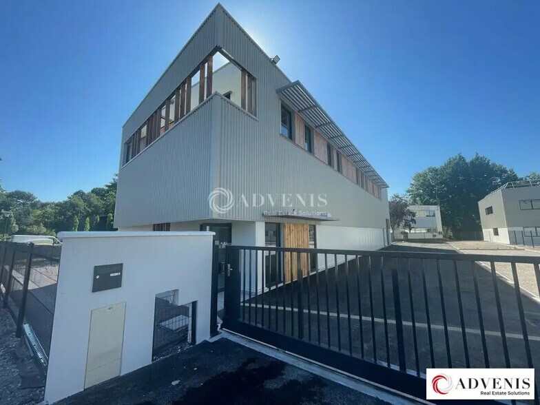 Local d’activités dans Gradignan à louer - Photo de l’immeuble – Image 3 sur 9