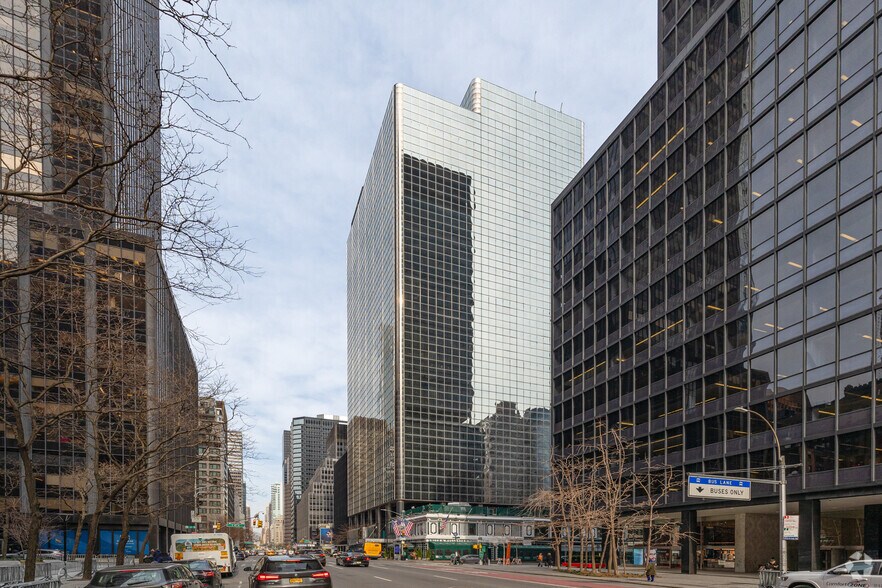 805 Third Ave, New York, NY à louer - Photo de l’immeuble – Image 1 sur 41