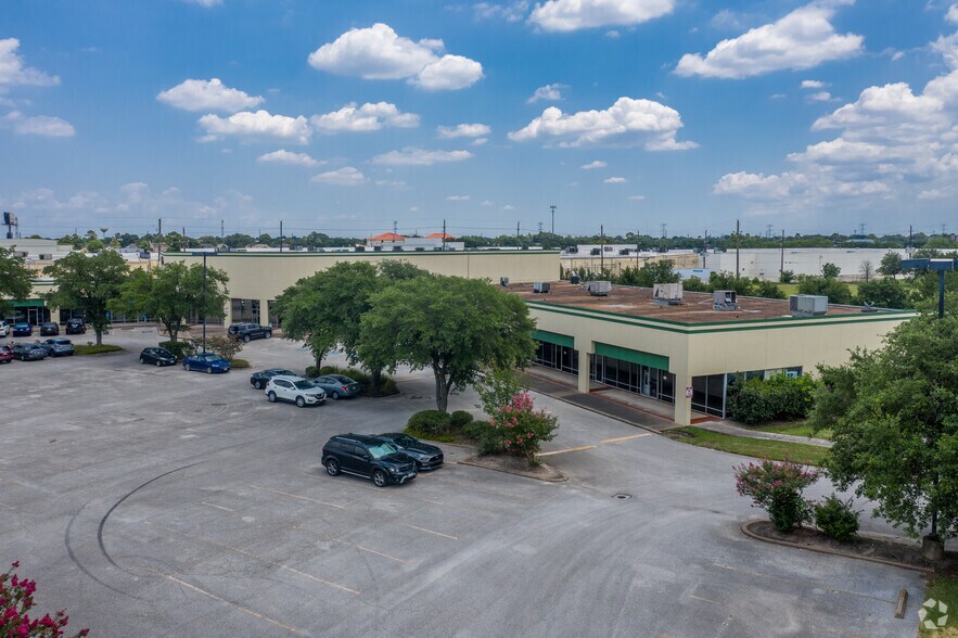 11037 W FM-1960, Houston, TX à louer - Photo principale – Image 3 sur 11