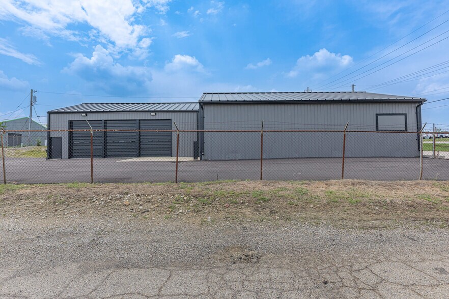 2710 Needmore Rd, Dayton, OH à louer - Photo de l’immeuble – Image 2 sur 11