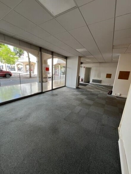 Local commercial dans Saint Pierre Des Corps à vendre - Photo intérieure – Image 1 sur 4