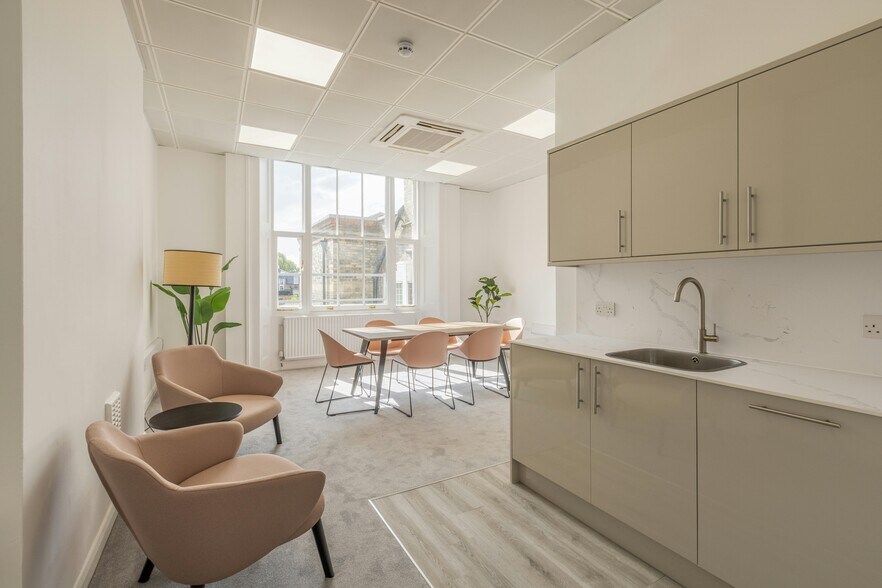 20 Grosvenor Gdns, Londres à louer - Photo de l’immeuble – Image 3 sur 4