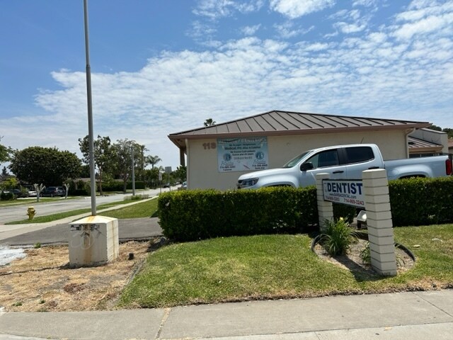 118 N State College Blvd, Fullerton, CA à louer - Photo de l’immeuble – Image 2 sur 29