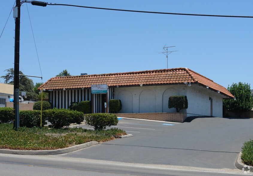1825 E Vista Way, Vista, CA à vendre - Photo de l’immeuble – Image 3 sur 18
