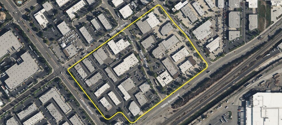323-327 Paseo Tesoro, Walnut, CA à louer - Aérien – Image 1 sur 3
