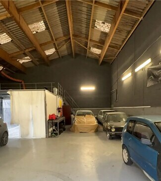 Plus de détails pour Local d'activités à louer