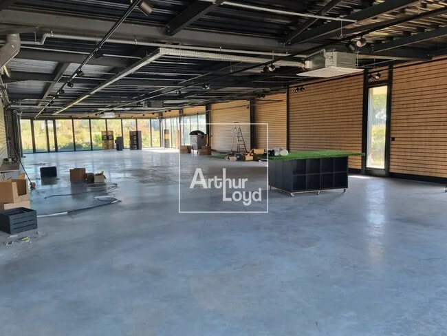 Plus de détails pour Local commercial à vendre