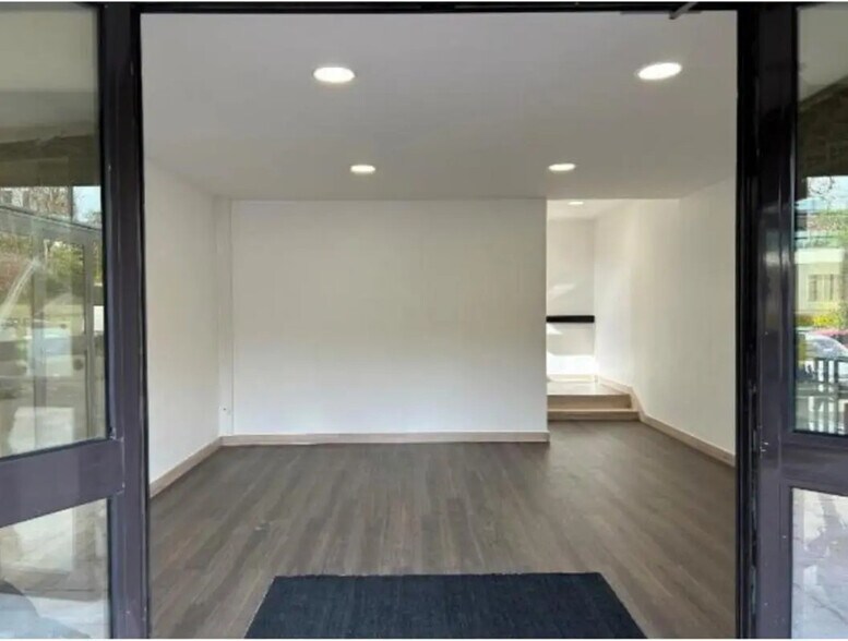 Bureau dans Viroflay à louer - Photo de l’immeuble – Image 2 sur 15