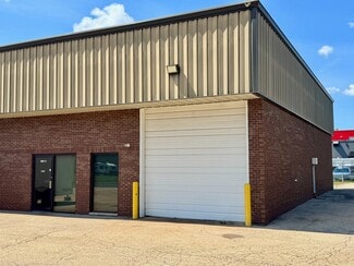 Plus de détails pour 11917 Smith Dr, Huntley, IL - Local d'activités à louer