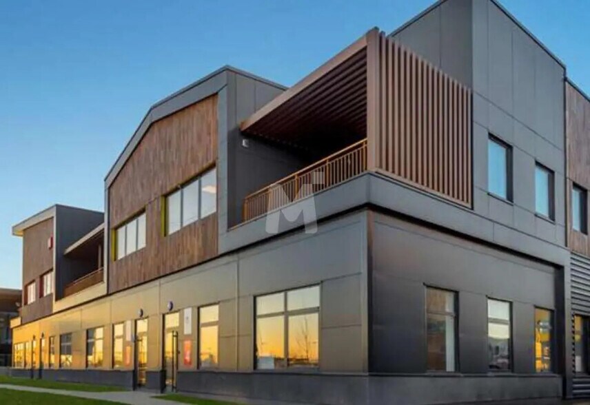 Local d'activités dans SAINT-PIERRE-DU-PERRAY à vendre - Photo de l’immeuble – Image 1 sur 7