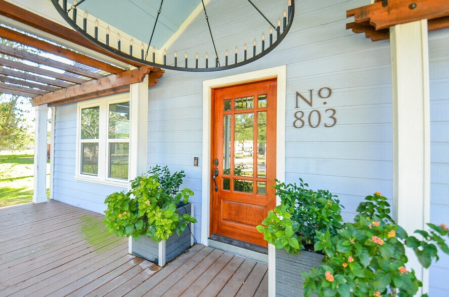 803 Austin St, Richmond, TX à louer - Photo de l’immeuble – Image 2 sur 12