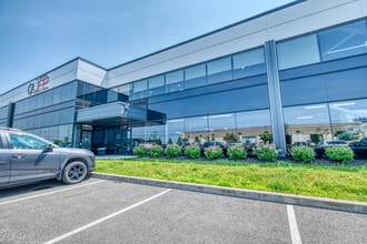 1300-1334 Av De La Gare, Mascouche, QC à louer Photo intérieure– Image 2 sur 11