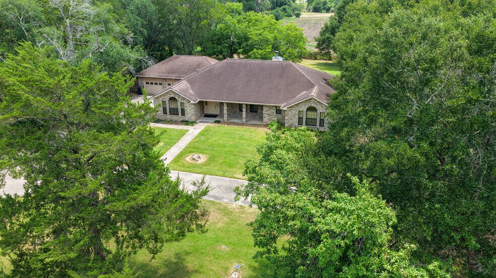 655 Farmers Rd, Brenham, TX à vendre - Photo de l’immeuble – Image 3 sur 36