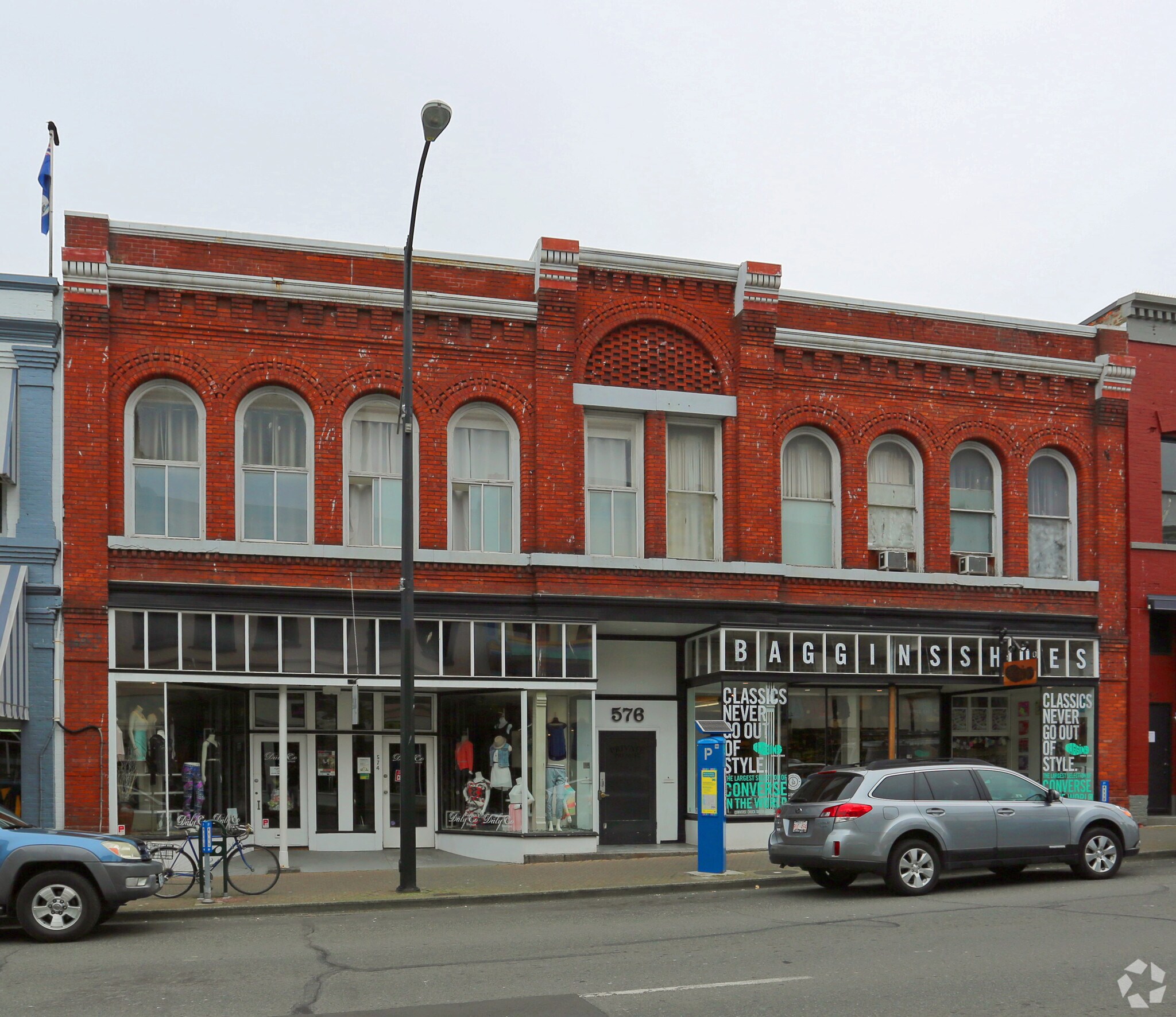 574-580 Johnson St, Victoria, BC à louer Photo principale– Image 1 sur 6