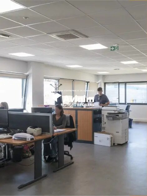 Plus de détails pour Bureau à vendre