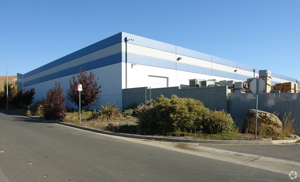 5250 E 2nd St, Benicia, CA à louer - Photo de l’immeuble – Image 2 sur 6