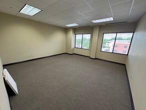 400 W Oak St, Denton, TX à louer Photo intérieure– Image 1 sur 1