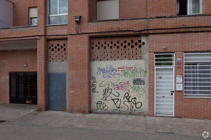 Immeuble residentiel dans Madrid, Madrid à vendre - Photo de l’immeuble – Image 2 sur 12