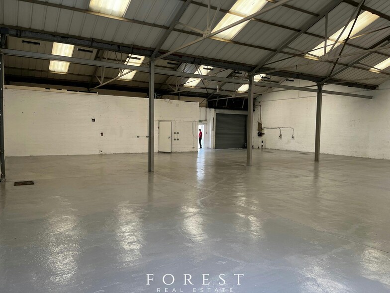 6 Greycaine Rd, Watford à louer - Photo de l’immeuble – Image 1 sur 13