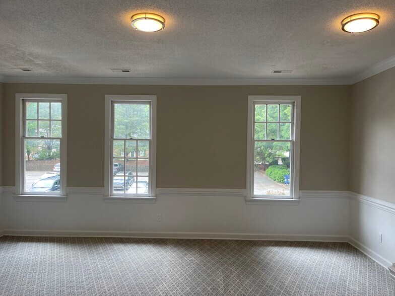 6616 Six Forks Rd, Raleigh, NC à louer - Photo de l’immeuble – Image 2 sur 10