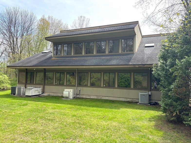 574 Heritage Rd, Southbury, CT à vendre - Photo de l’immeuble – Image 2 sur 11