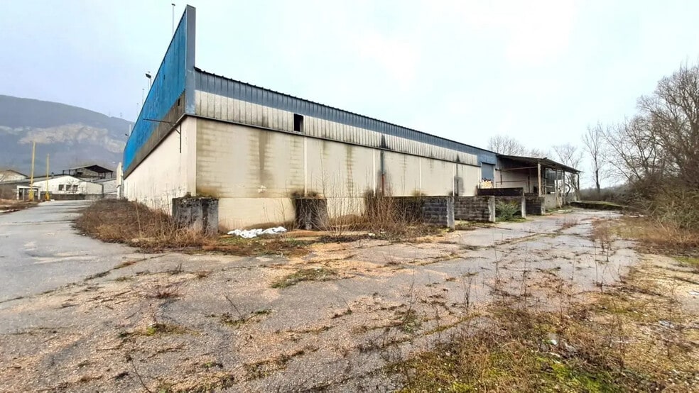 Local d'activités dans Villebois à vendre - Photo de l’immeuble – Image 2 sur 6