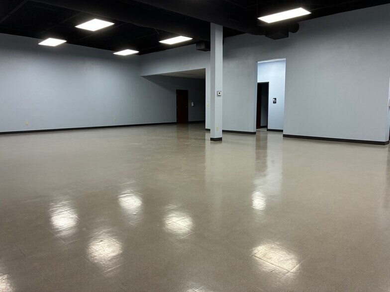 102 W Dallas St, Llano, TX à louer - Photo de l’immeuble – Image 3 sur 14