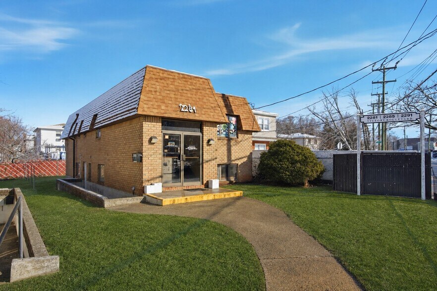 2281-2291 Victory Blvd, portefeuille de 3 biens à vendre sur LoopNet.fr - Photo de l’immeuble – Image 3 sur 14