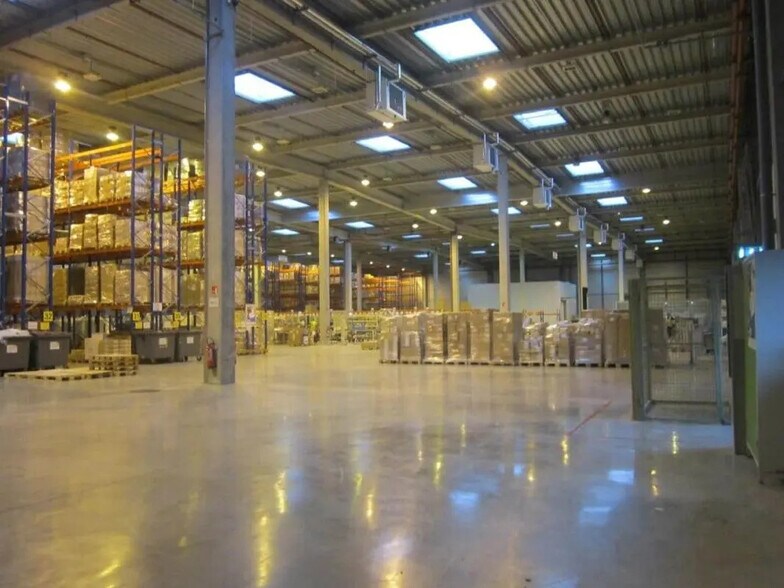 Industriel/Logistique dans Bussy-Lettrée à louer - Photo intérieure – Image 2 sur 3