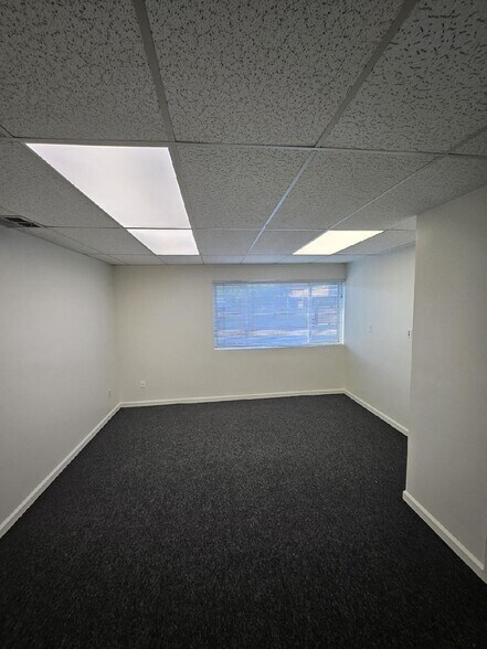 20952-20958 Nordhoff St, Canoga Park, CA à louer - Photo intérieure – Image 3 sur 14