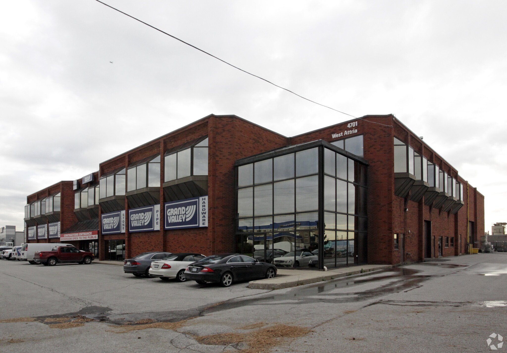 4701 Steeles Ave W, Toronto, ON à louer Photo principale– Image 1 sur 4