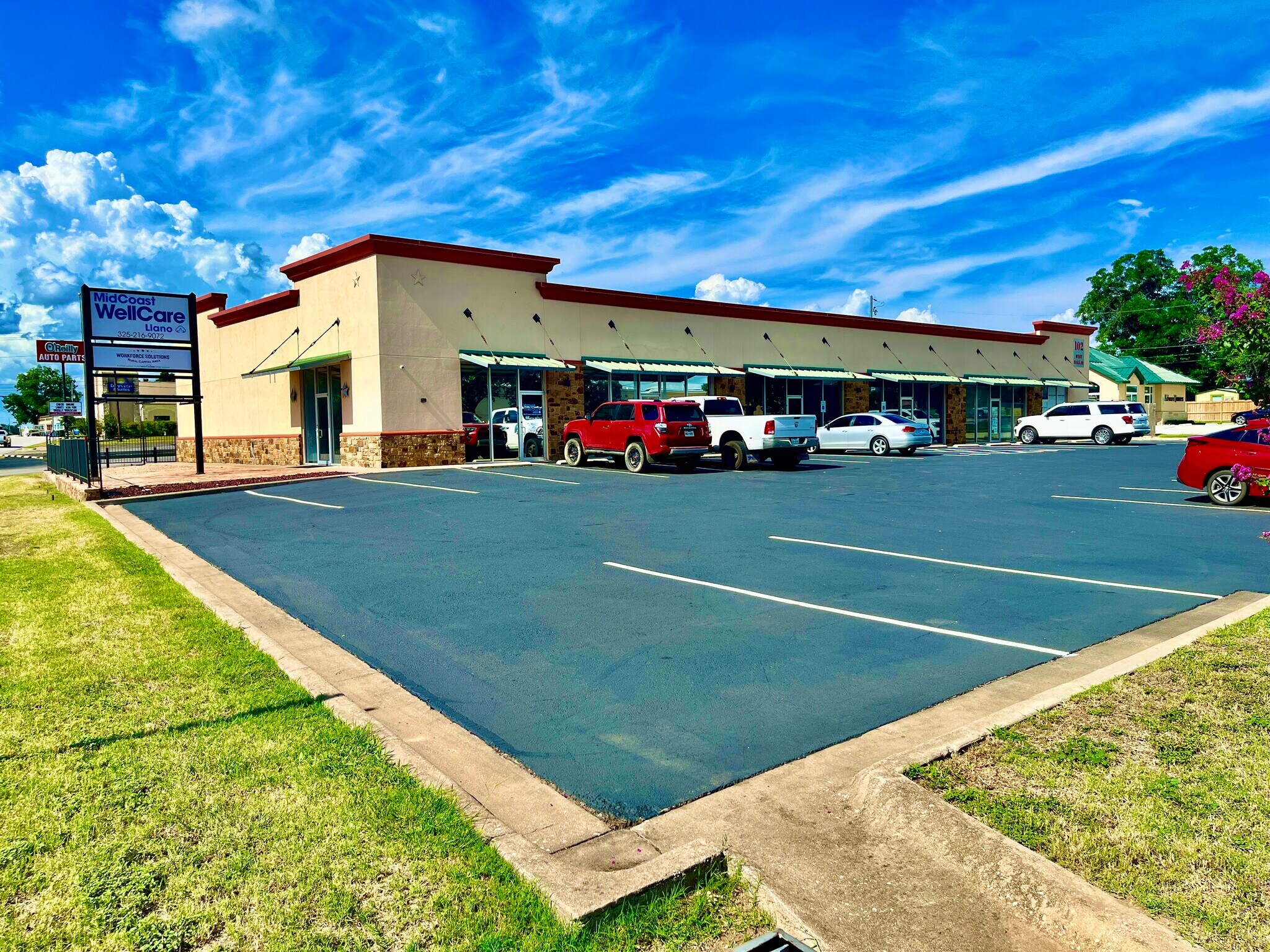 102 W Dallas St, Llano, TX à louer Photo de l’immeuble– Image 1 sur 25